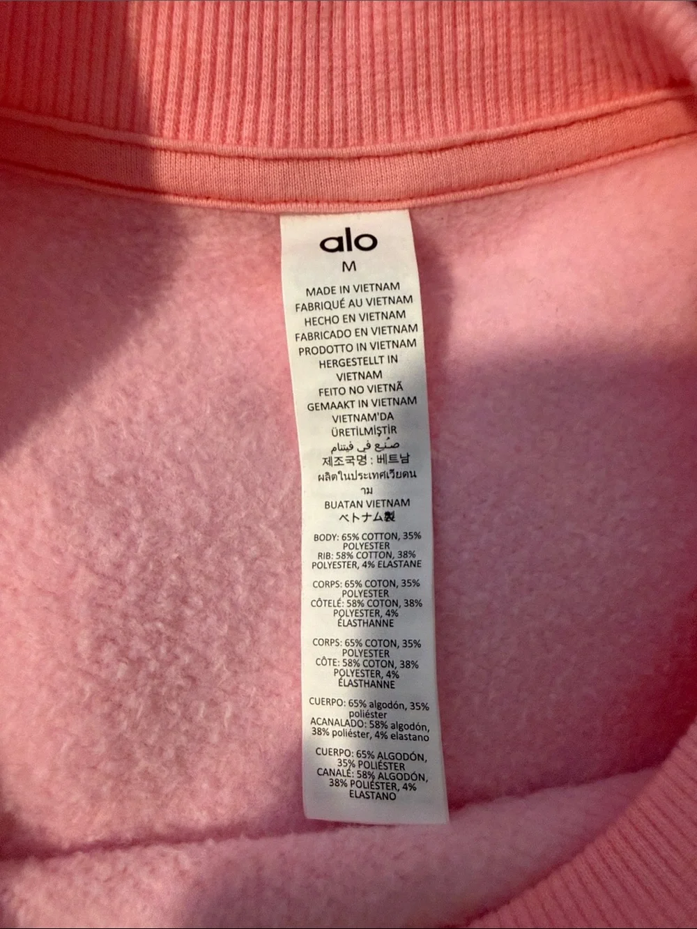 ALO Yoga Cropped Crew Sweatshirt in Neon Bubblegum